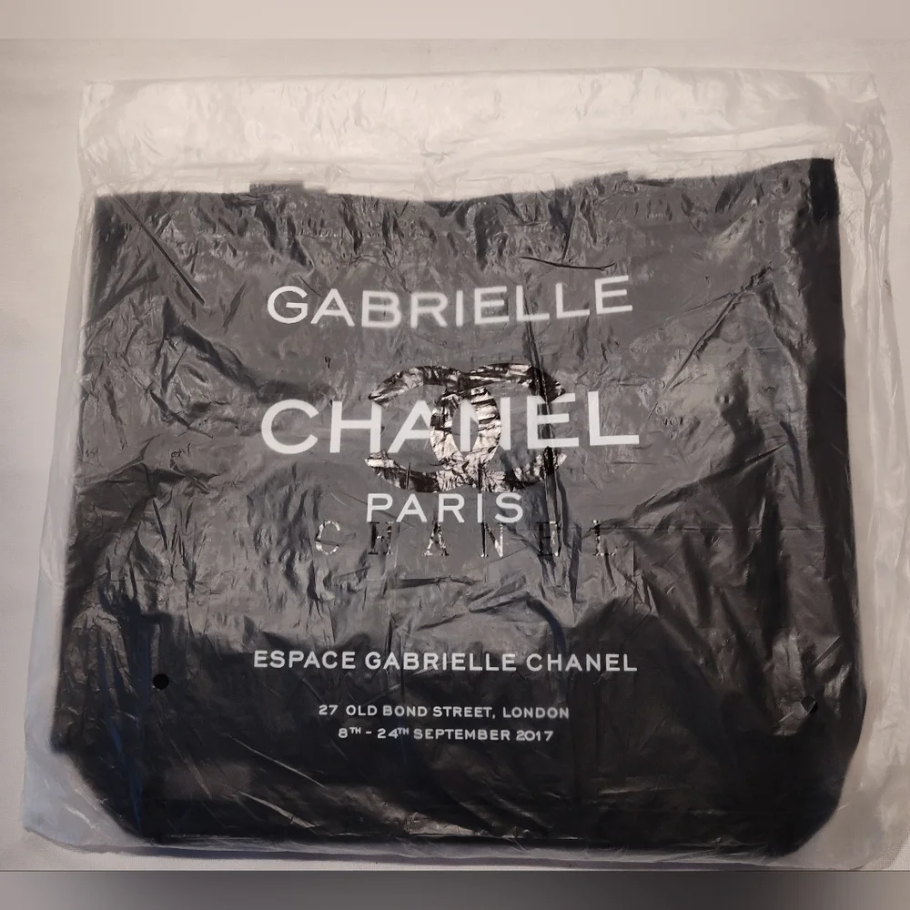 CHANEL Gabrielle Black Mesh Tote Bag Espace Gabrielle Chanel Paris London 2017